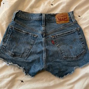 levi shorts